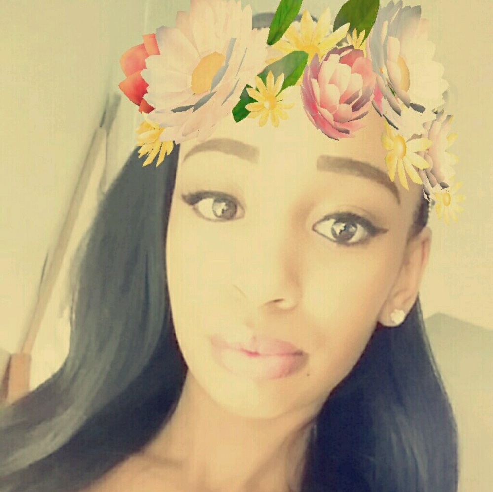 Meet your Posher, Nia